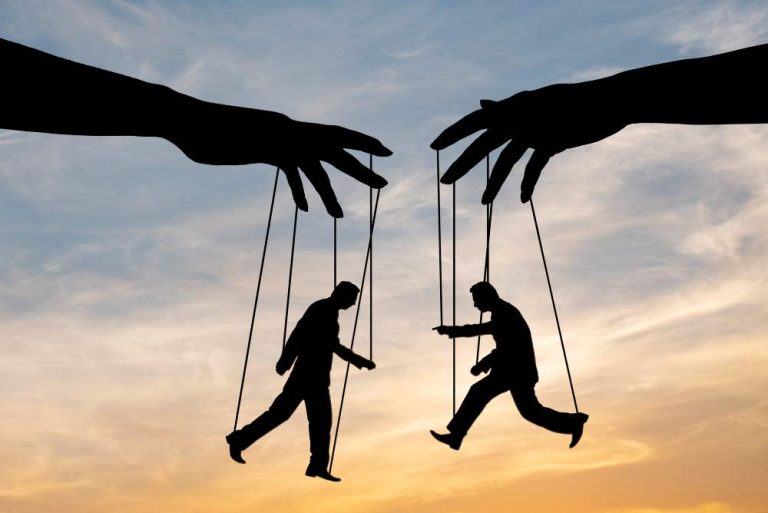 Manipulate Narcissists