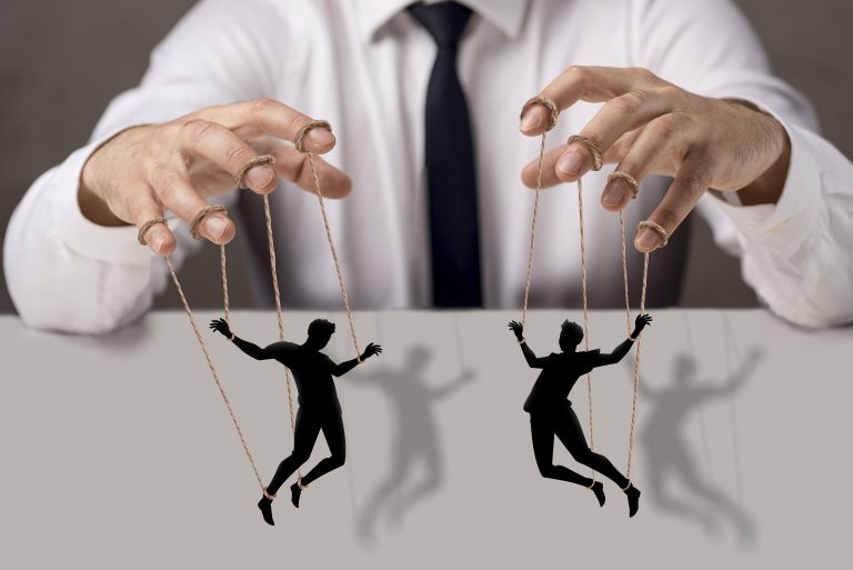 7 Ways Narcissists Manipulate You By Text